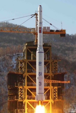 지난 2012년 진행된 북한의 은하 3호 발사 모습 - 동아일보 제공